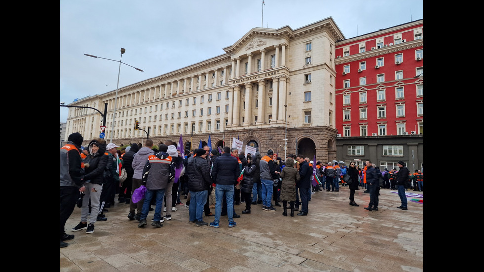 Синдикати от КНСБ и КТ „Подкрепа“ излизат на протест пред МС