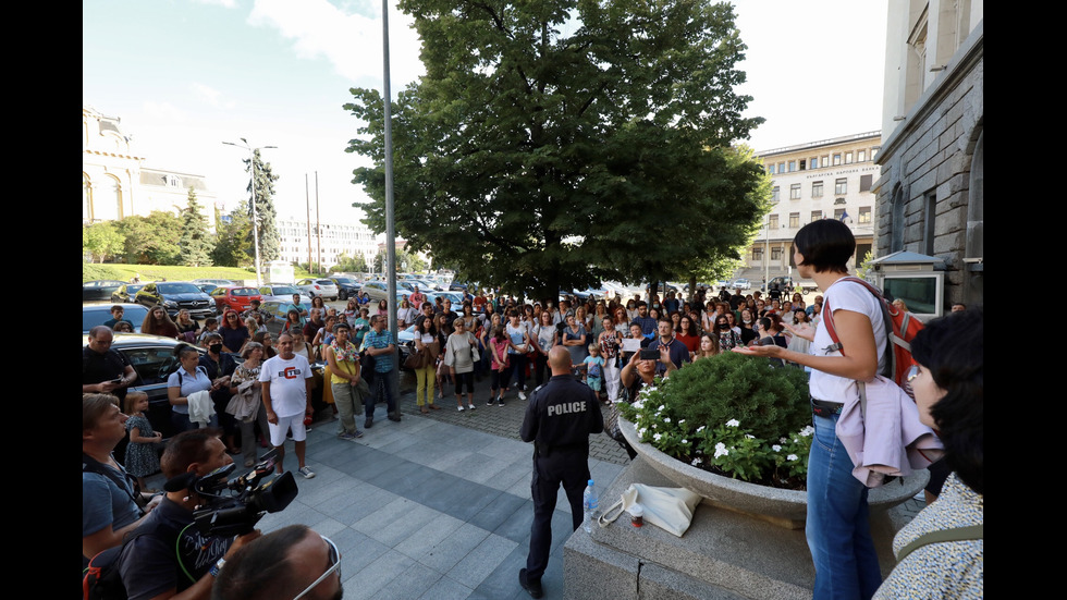 Родители на протест срещу онлайн обучението