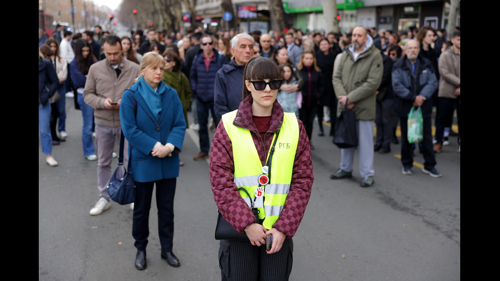 Хиляди блокираха мостове в Нови Сад