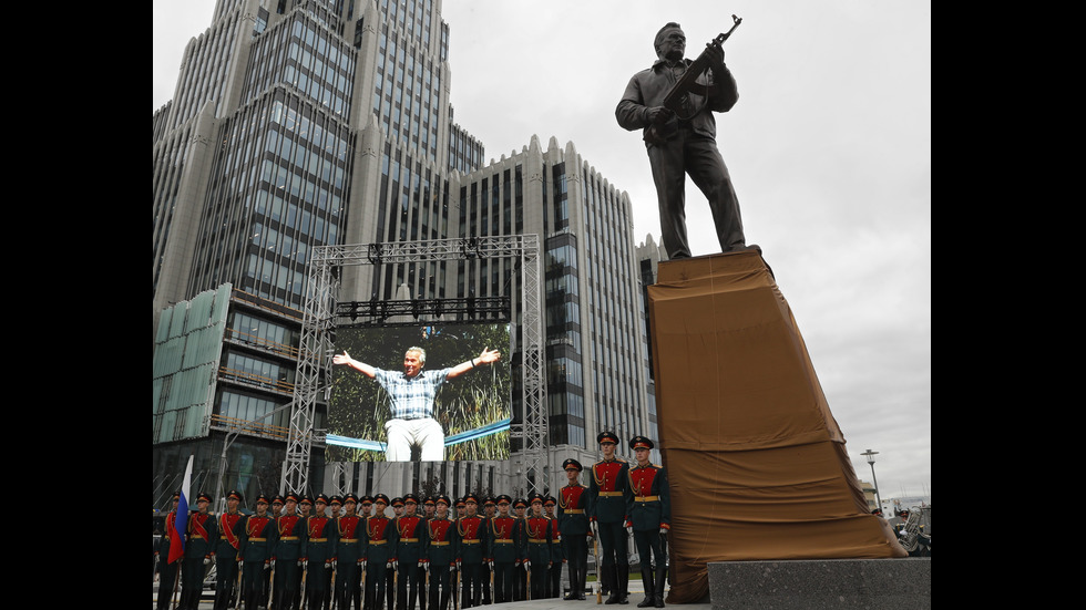 В Москва откриха паметник на Михаил Калашников