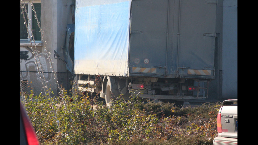 Камион се вряза в табло за газ в Казанлък