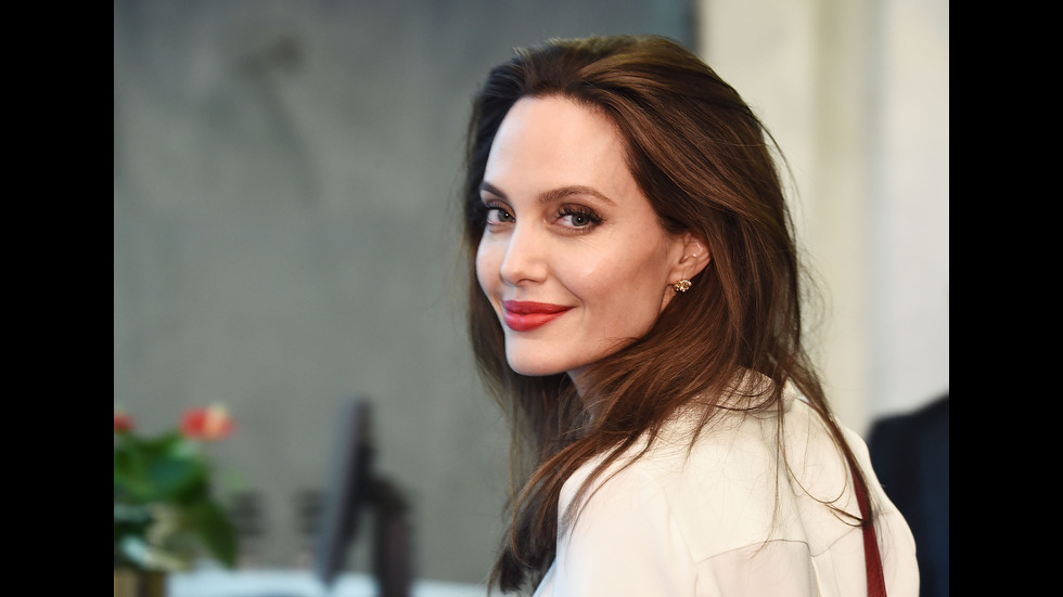 В ИМЕТО НА РОЛЯТА: Звездите, „сменили” пола си на екрана