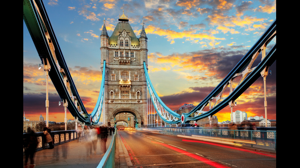 Затварят за ремонт символа на Лондон - Тауър бридж