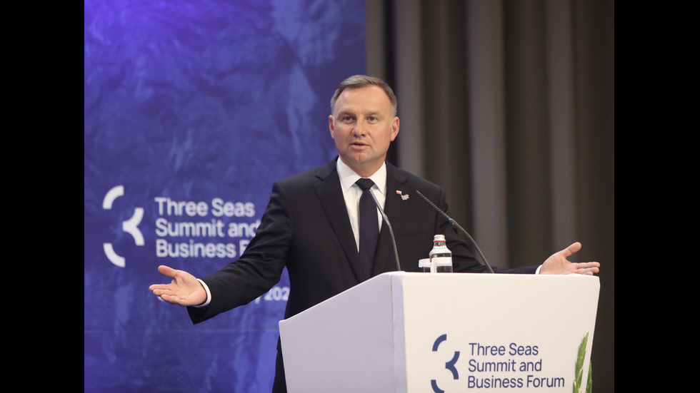Продължава срещата на върха на инициативата „Три морета“