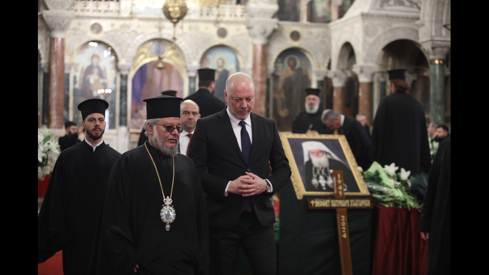 Изложиха за поклонение тленните останки на патриарха в „Св. Александър Невски”