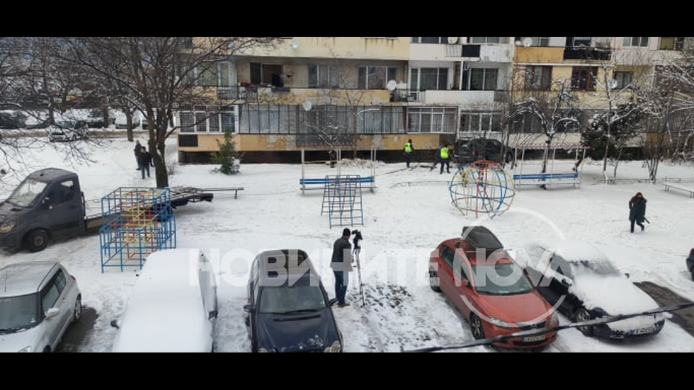 Джип се заби в блок в София