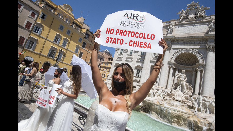 Бъдещи булки протестираха срещу ограниченията зарази COVID-19 в Италия