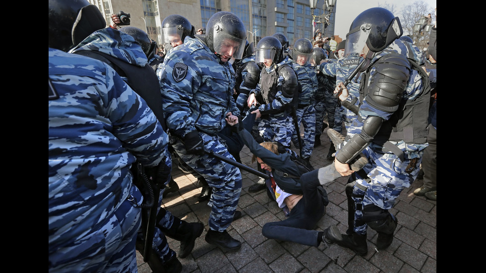 Задържаха виден руски опозиционер по време на протест