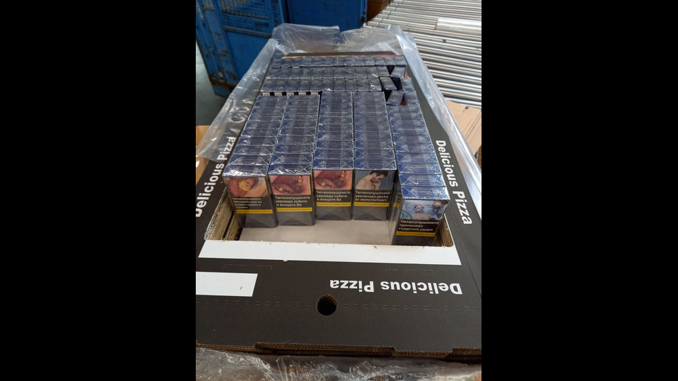 Хванаха контрабандни цигари на Летище София, скрити в кутии за пица