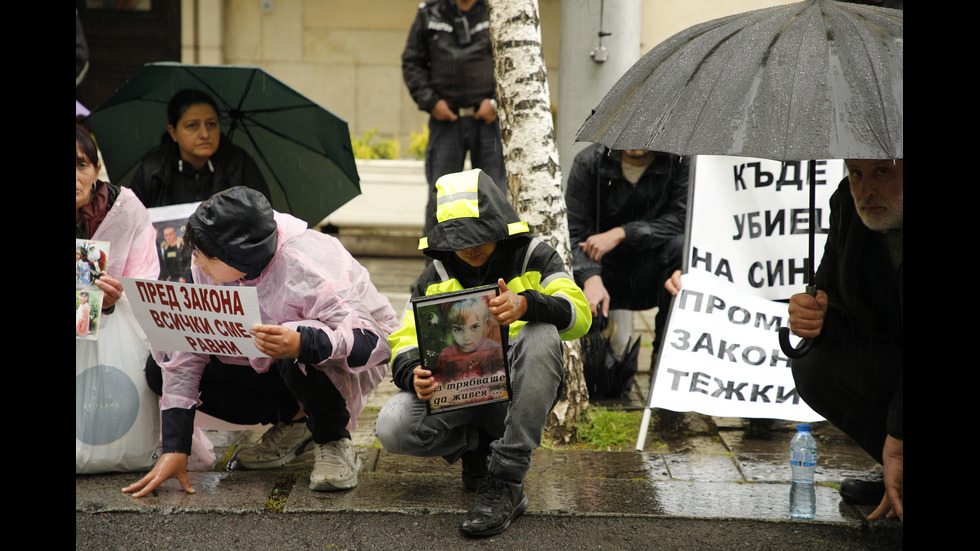 "Стига търпимост. Бездействието убива децата ни всеки ден": Национален протест в София