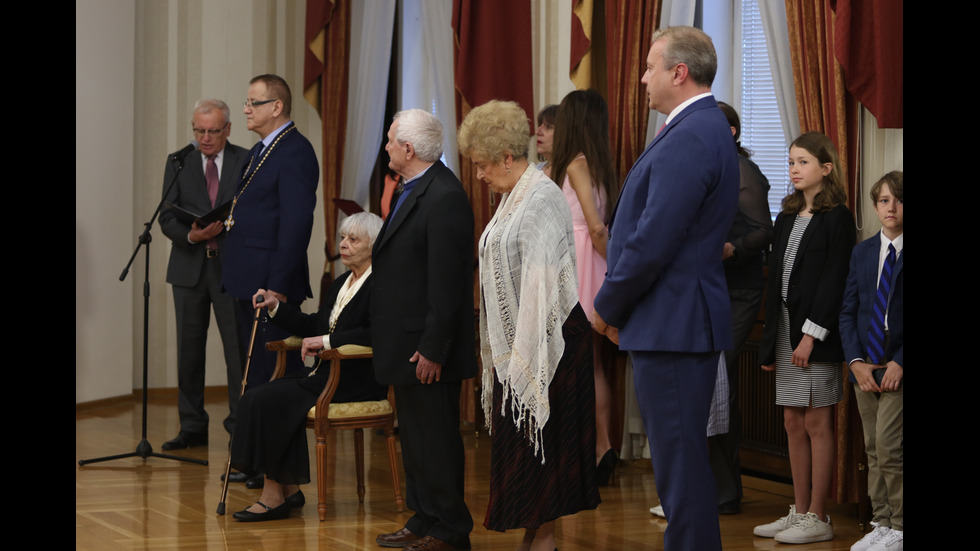 Президентът Радев удостои с висши държавни отличия петима културни дейци