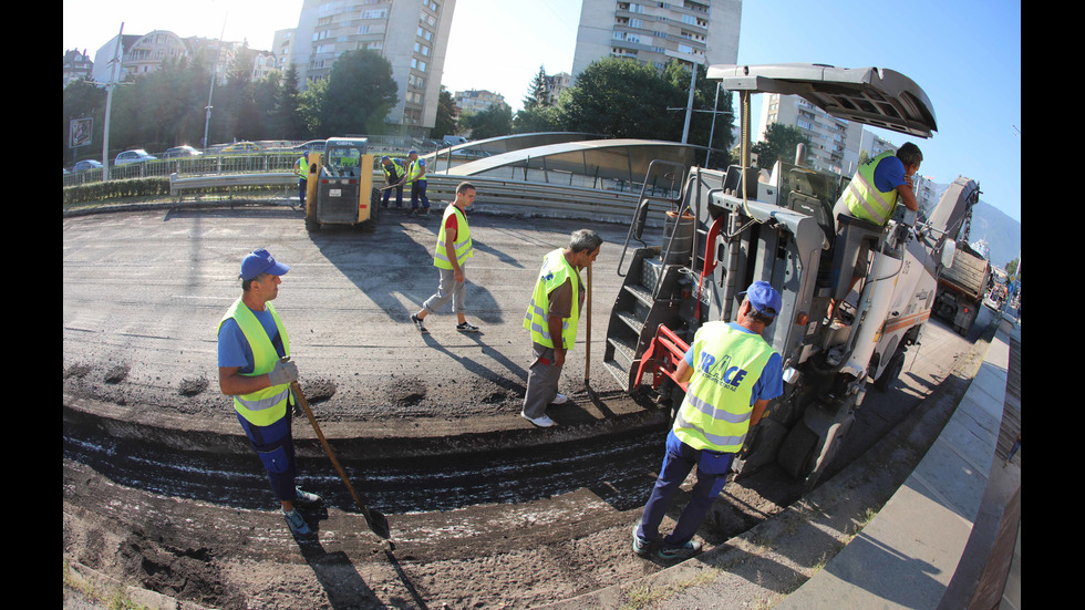 Нови ремонти блокират движението по ключови булеварди в София