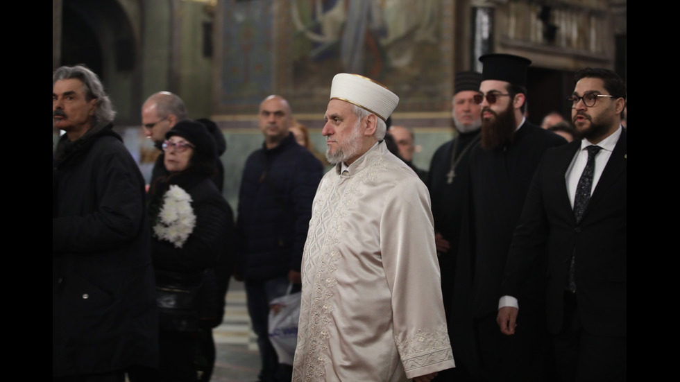 Изложиха за поклонение тленните останки на патриарха в „Св. Александър Невски”