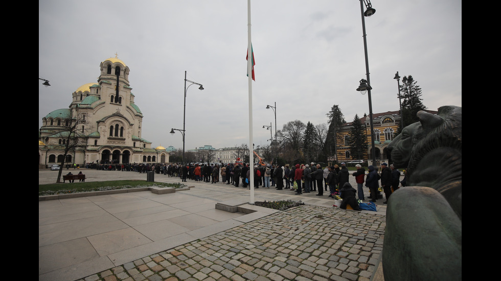 Изложиха за поклонение тленните останки на патриарха в „Св. Александър Невски”