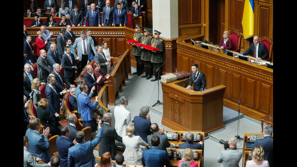 Володимир Зеленски встъпи в длъжност като президент на Украйна