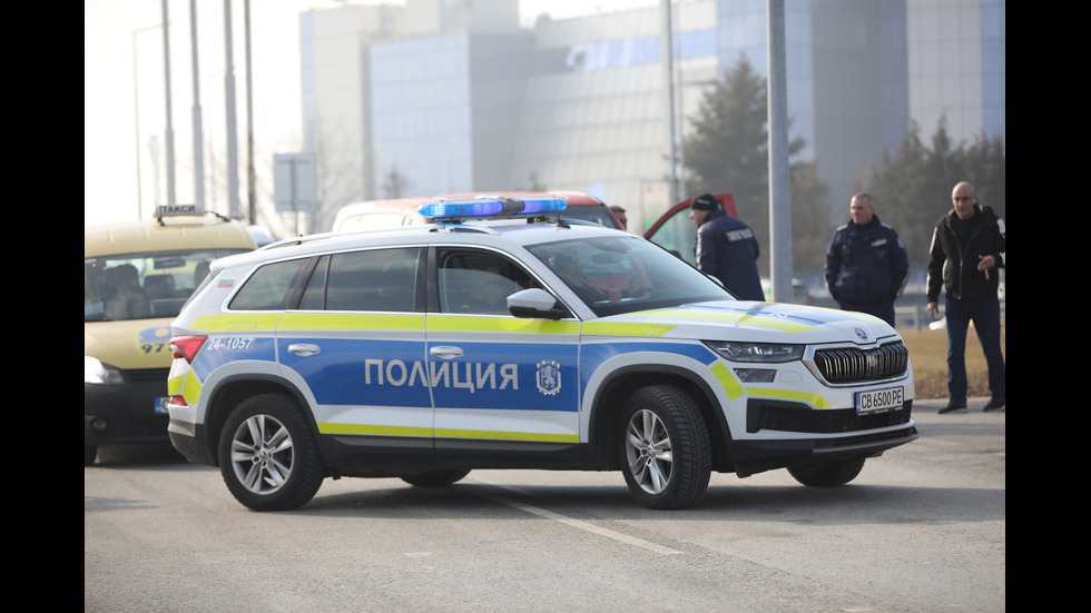 Таксиметрови шофьори на протест заради новата организация на движение пред летище София
