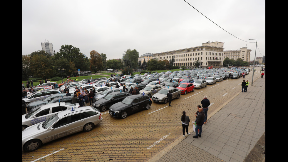 Автоинструктори излязоха на протест