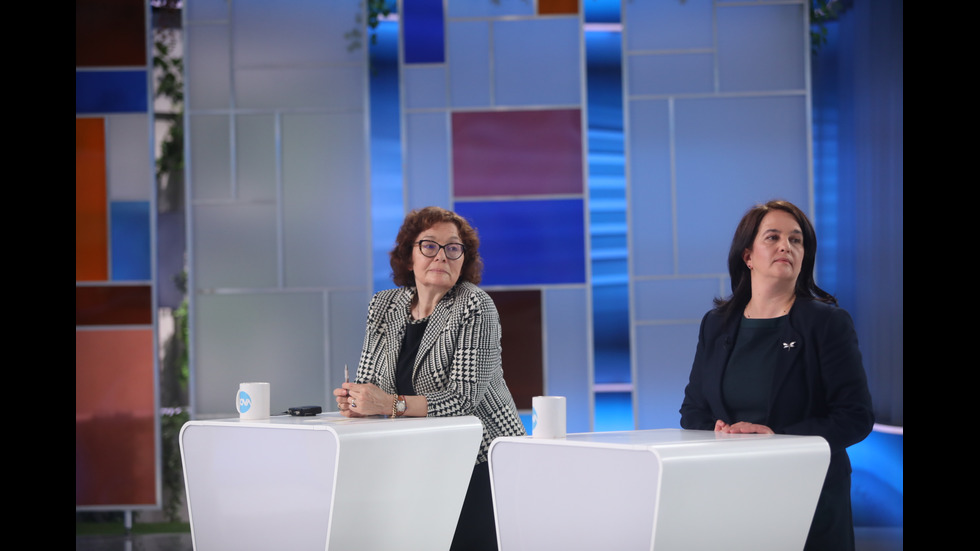 ЗАД КАДЪР: Изборният ден по NOVA В СНИМКИ