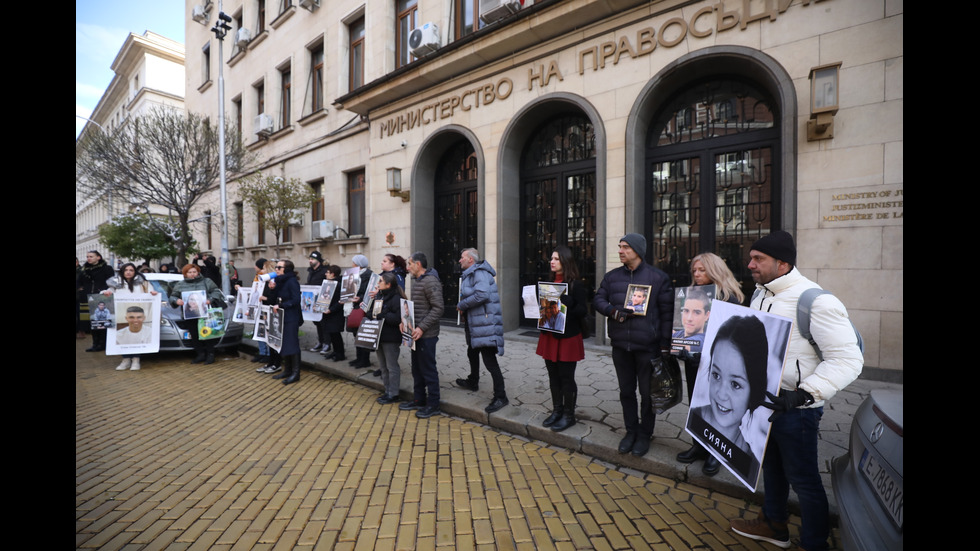 „Стига повече“: Протест в София срещу войната по пътищата
