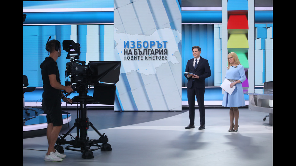 ЗАД КАДЪР: Изборният ден по NOVA В СНИМКИ