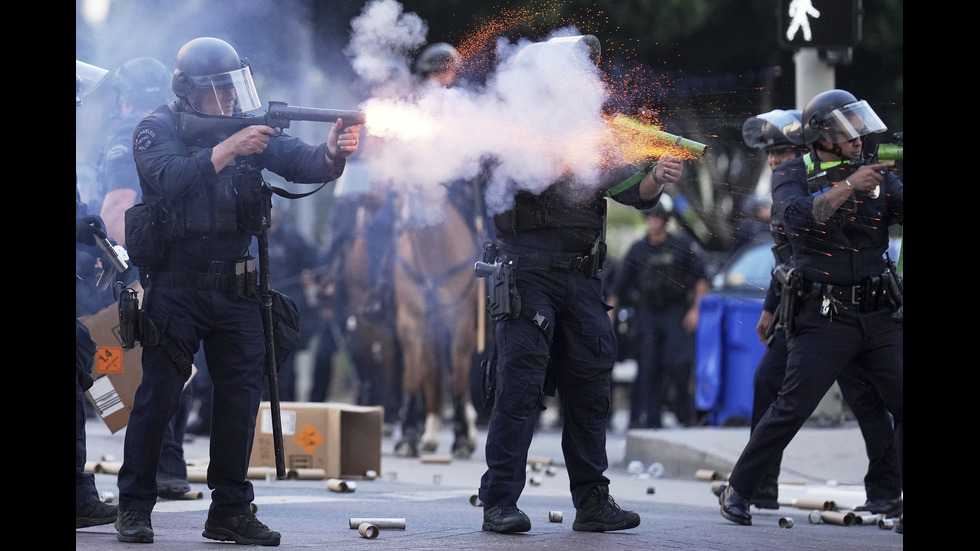 Сблъсъци между Гвардията и протестиращи в Лос Анджелис