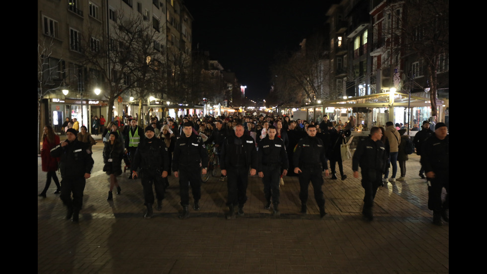 Шествие "Нито една повече" тръгна по бул. "Витоша" в София