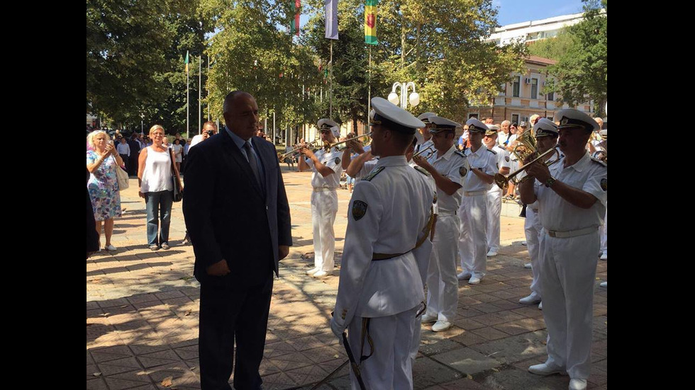 Пеещият паметник в Добрич