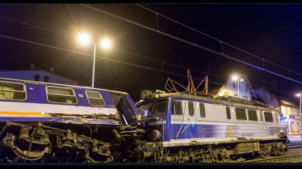 Два влака се сблъскаха в Полша