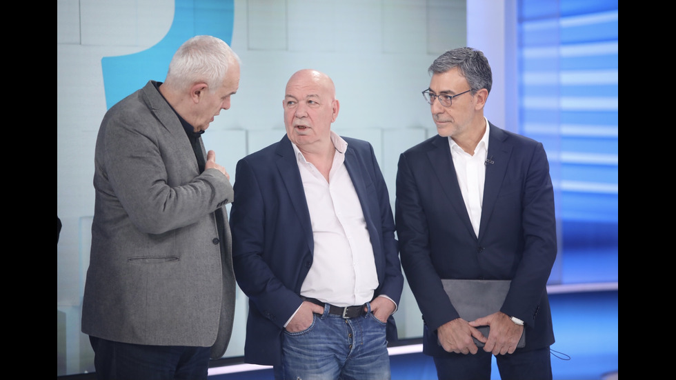 ЗАД КАДЪР: Изборният ден по NOVA В СНИМКИ