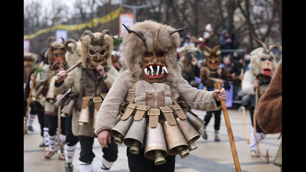 Фестивалът на маскарадните игри "Сурва" в Перник