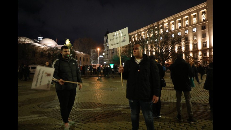 Протестиращи срещу Бюджет 2026 блокираха движението в "Триъгълника на властта"