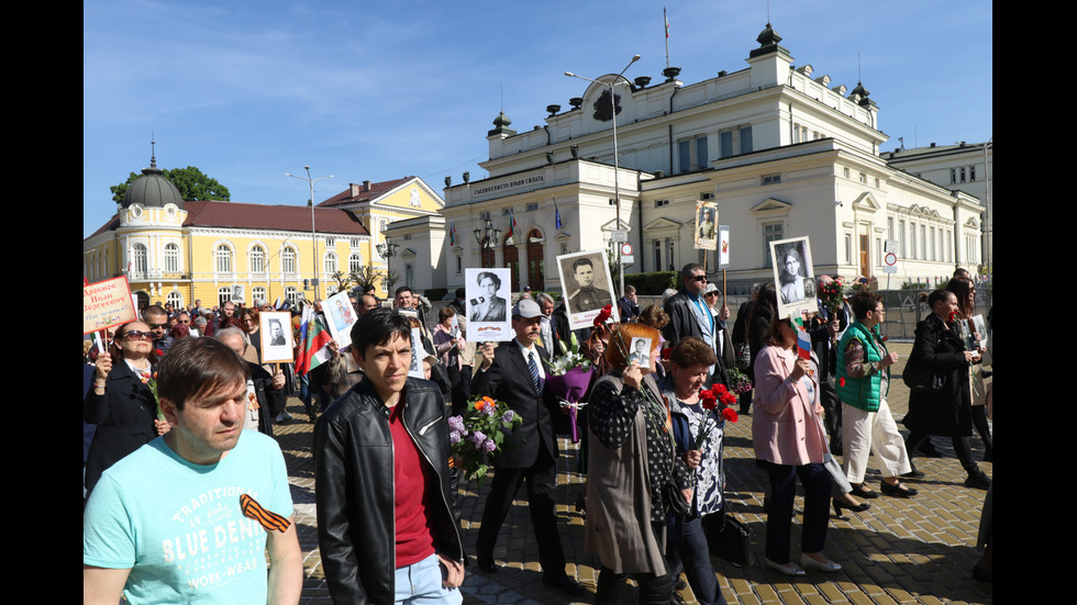 Нарисуваха украинското знаме върху Паметника на Съветската армия