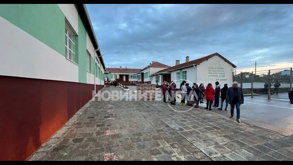 Пожар в основно училище в Карнобат