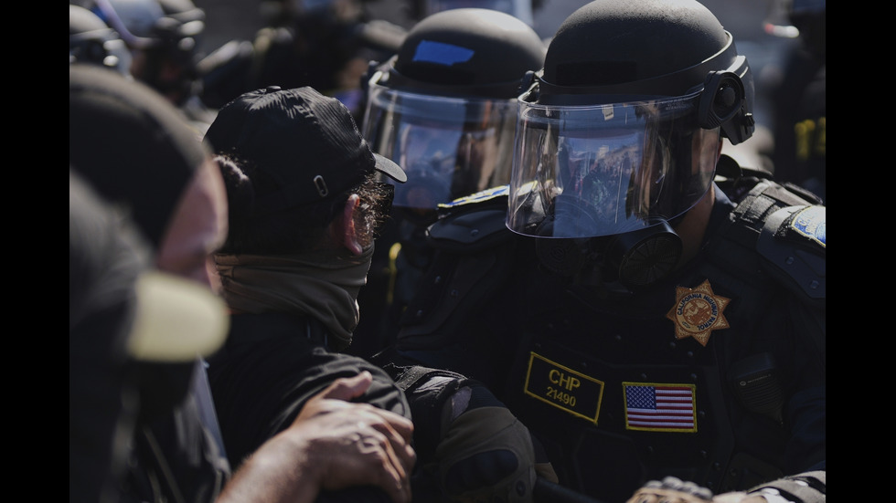 Сблъсъци между Гвардията и протестиращи в Лос Анджелис