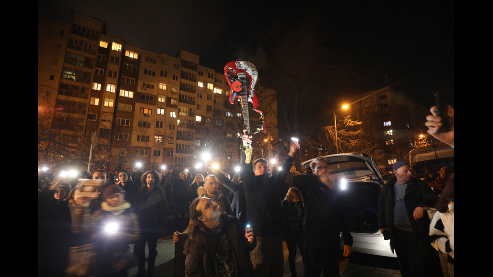 Протест пред сградата на „Балкантон“