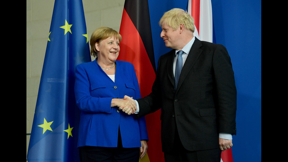 Посрещнаха Борис Джонсън в Германия с протести срещу Brexit