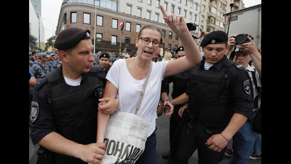 Десетки арестувани на протест в Москва