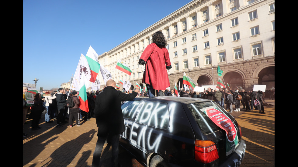 Заради референдума: "Възраждане" на протест пред Конституционния съд