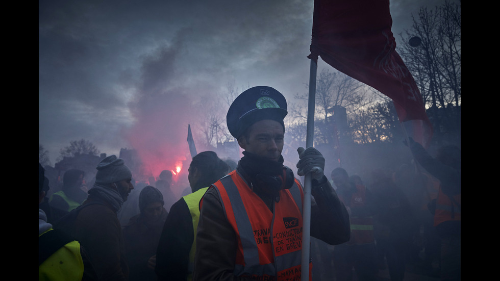 Нов ден на масови протести във Франция