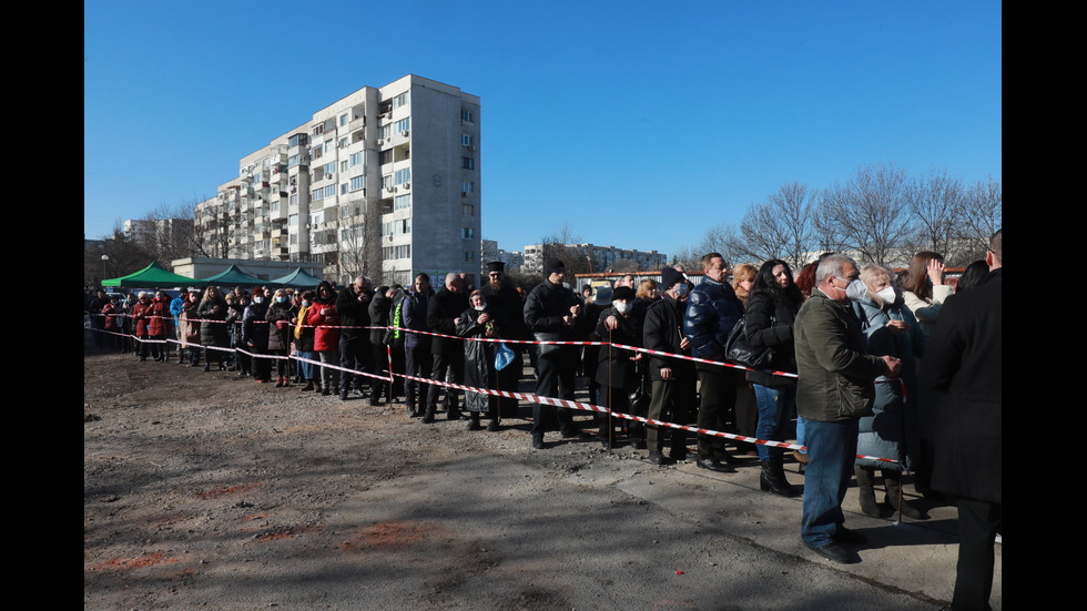 Румен Радев присъства на първа копка от строежа на храм в „Люлин”