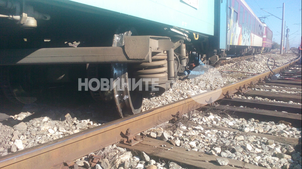 Влак дерайлира преди Сопот