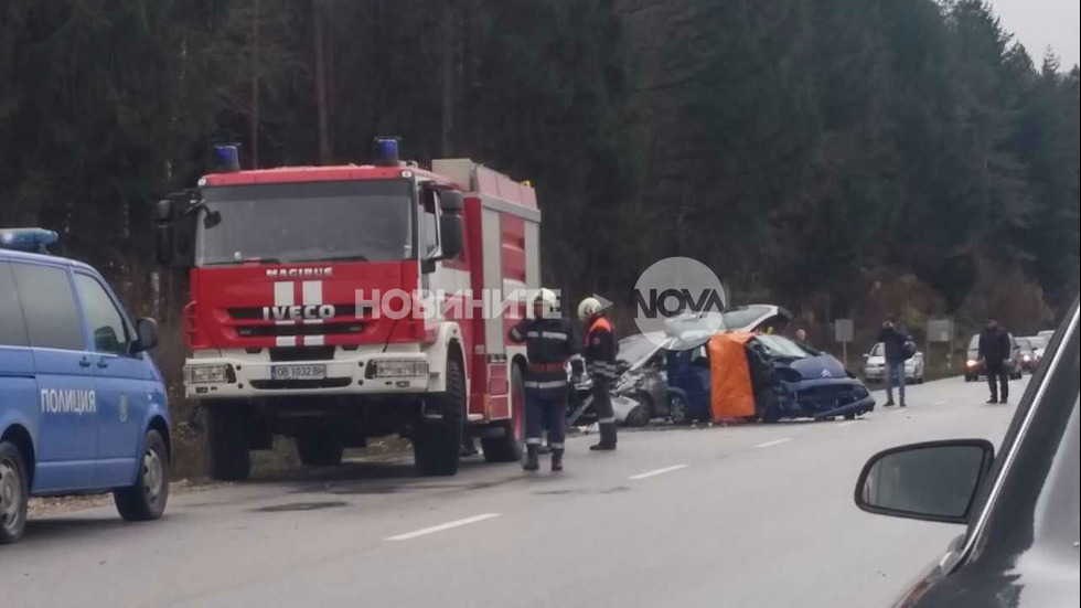 Един загинал и седем са ранени при катастрофа в Ловешко