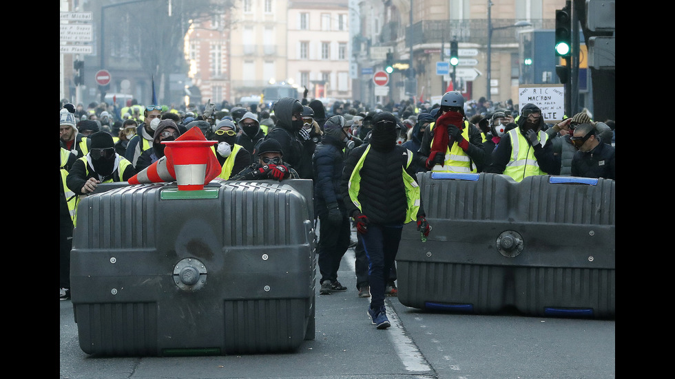 Сблъсъци в Париж по време на протеста на "жълтите жилетки"