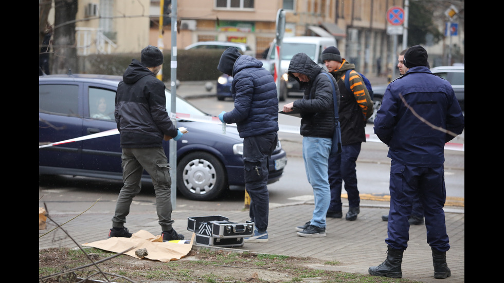 Намушкаха трима мъже в София, задържана е жена