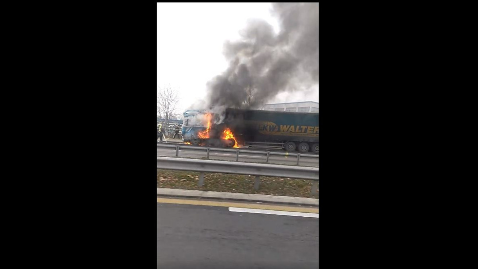 Тир се запали в движение