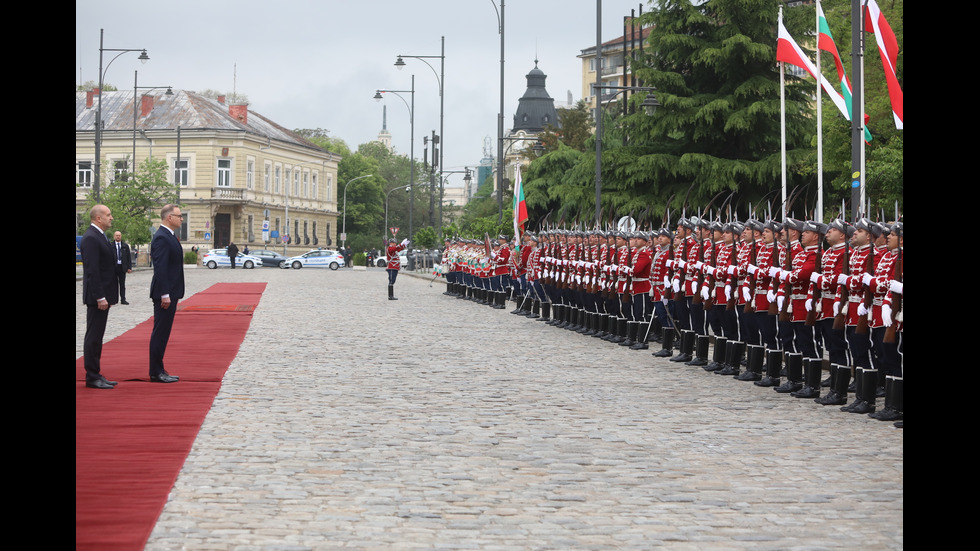 Президентът на Полша пристигна у нас