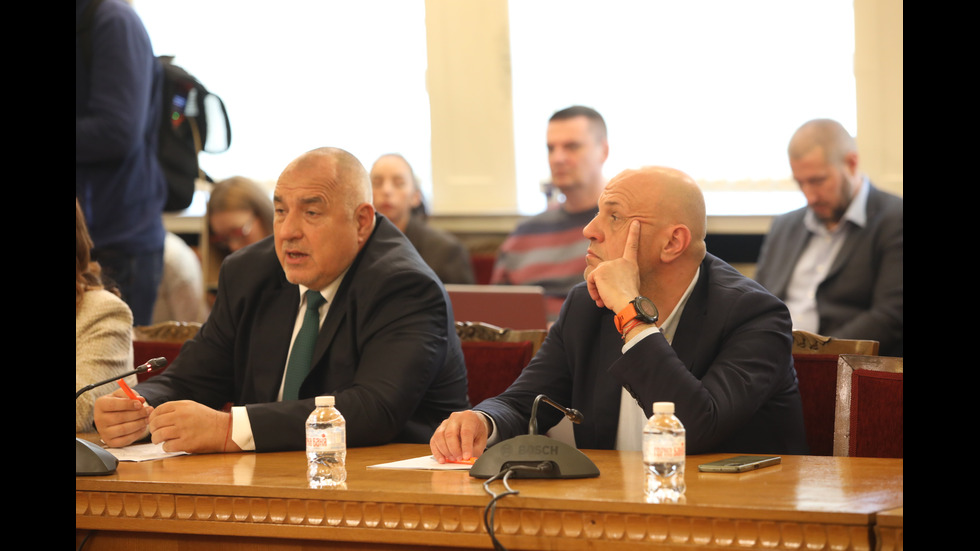 Първата лидерска среща между ГЕРБ-СДС и ПП-ДБ