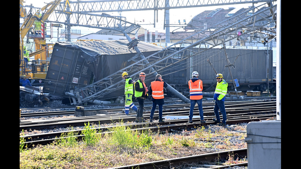 Влак дерайлира в Италия, предизвика транспортен хаос