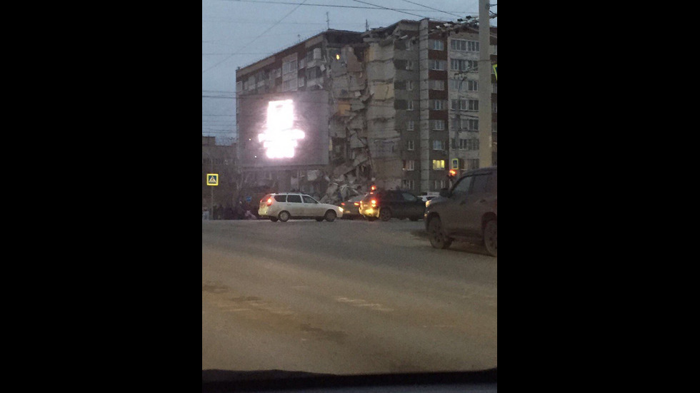 Взрив срина 9 етажа от блок в Русия, има жертви