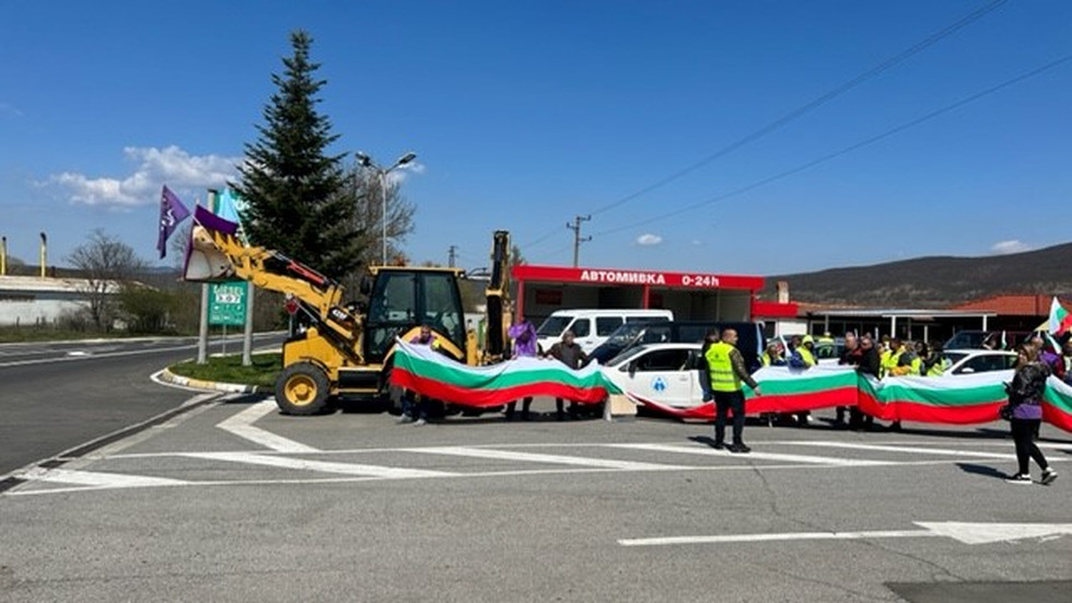 Пътни строители излизат отново на протест